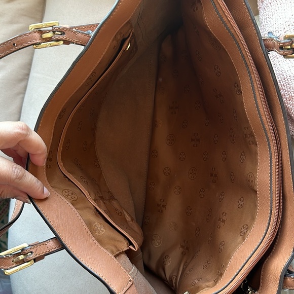 TORY BURCH Saffiano Tote - Picture 3 of 9